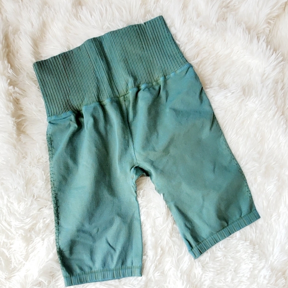 🛍FREE PEOPLE GOOD KARMA SHORTS - Picture 3 of 4